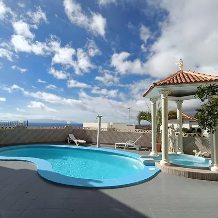 Villa Costa Adeje וילה *